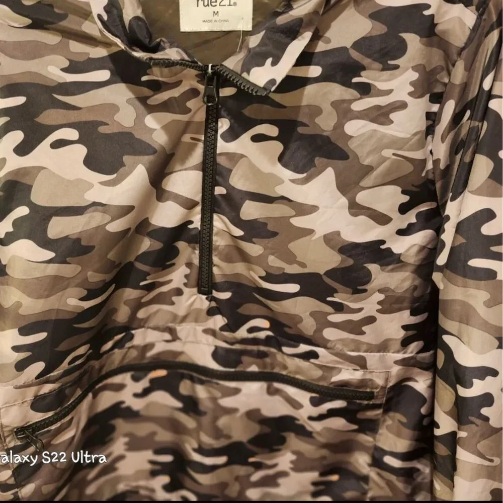 Rue21 women’s pullover half zip Camouflage Windbreaker Jacket Size M - Picture 3 of 11